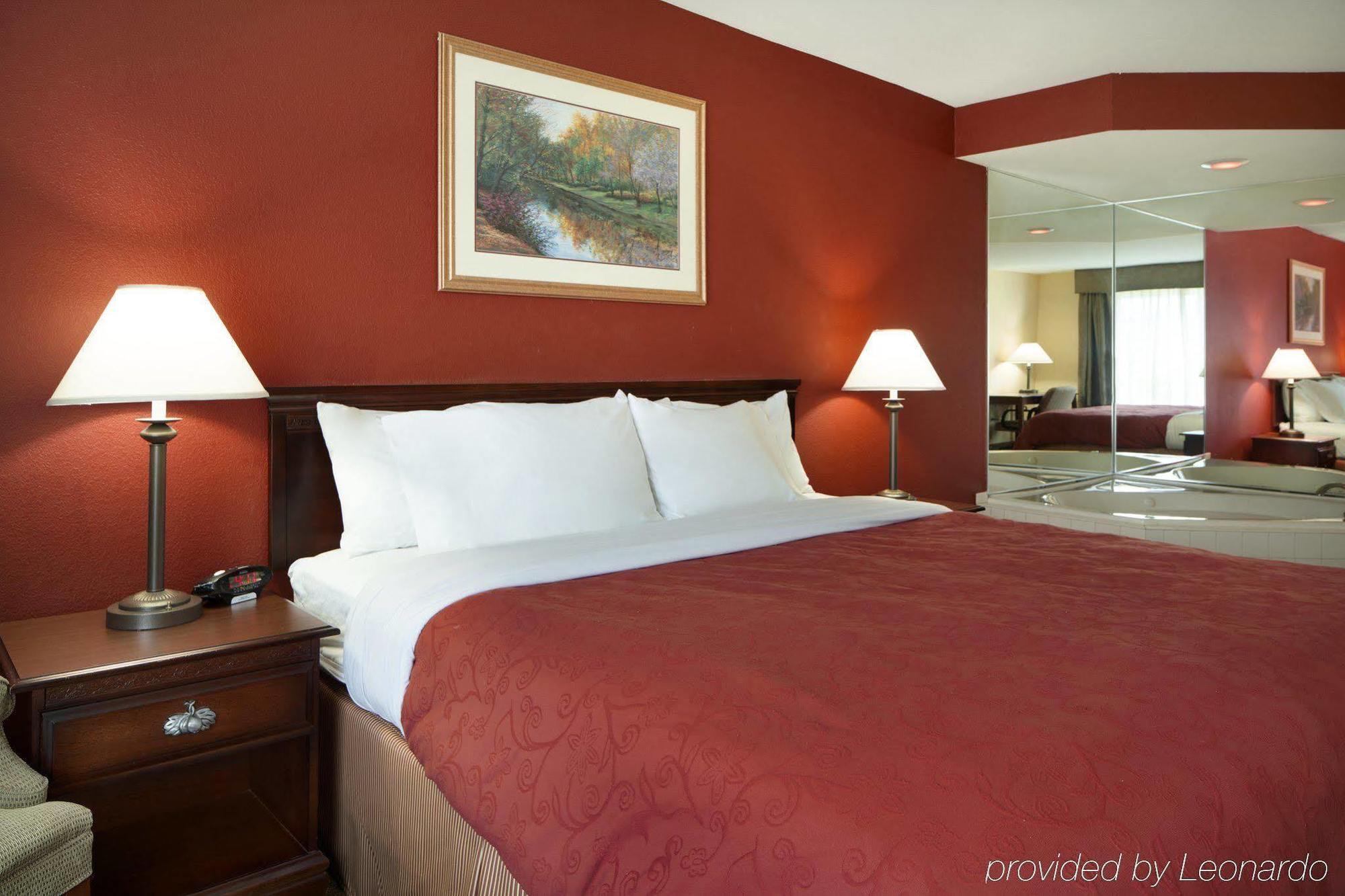 Country & By Radisson, Michigan City, In 3*